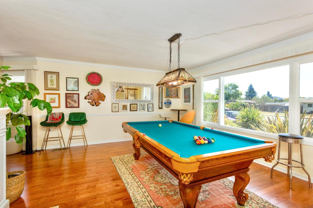 Spacious Renovated Petaluma Home- Pool Table, Fire Pit, Parking المظهر الخارجي الصورة